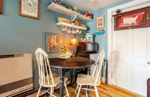 Ashland Apartment | Creative Studio Suite on Main Street