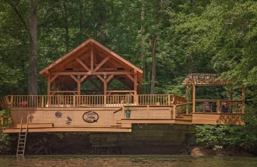 Benton House | Creek Crest Cabin Ocoee Riverside Cabin