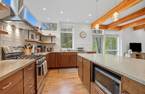 Spenard Apartment | Creekside 3BR Retreat Near Downtown, Airport & Fish Creek