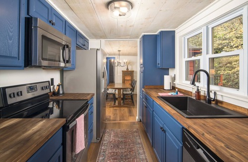 Boone House | Creekside Cottage in Boone 5 mil. to dtwn with Fire Pit!