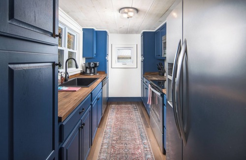 Boone House | Creekside Cottage in Boone 5 mil. to dtwn with Fire Pit!