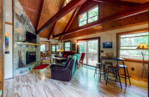 Blairsville Cabin | Creekside mountain cabin with firepit, deck, grill, Ping-Pong, and fireplace