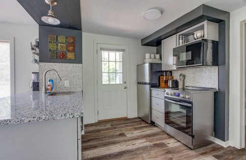 Springfield Apartment | Creekside West: Private Hot Tub, Quiet Retreat
