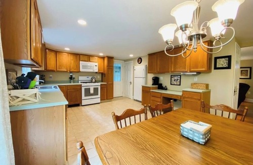 North Conway House | Crescent Cape -Great location/Family Friendly/Dog Friendly/Private