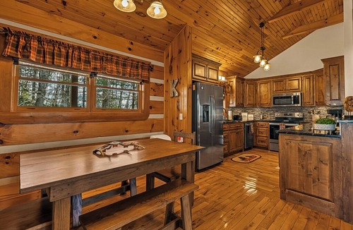 Boone Cabin | Crooked Feather @ River Ridge Awaits You!