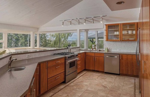 South Addition Apartment | Crow's Nest Condo 3BR Downtown