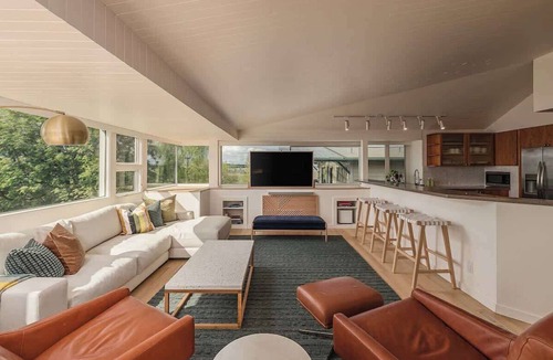 South Addition Apartment | Crow's Nest Condo 3BR Downtown