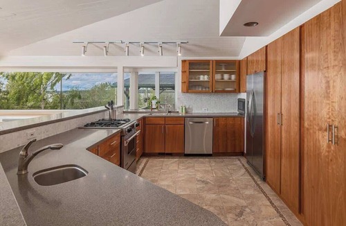 South Addition Apartment | Crow's Nest Condo 3BR Downtown