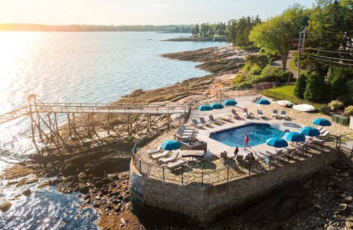 Boothbay Harbor Apartment | Crow's Nest | Panoramic Ocean Views - Queen