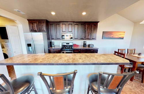Moab South Valley Condo | Curtis La Vista ~ 7A1, 360 Views and Right Next to Pool and Basketball Court