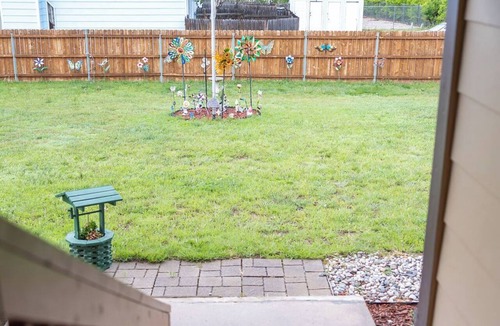 Cimarron Hills Apartment | Custom 2-bedroom, Full kitchen. apartment located East Colorado Springs.