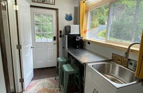 Bear Creek House | Cute & Cozy Tiny House in the Woods