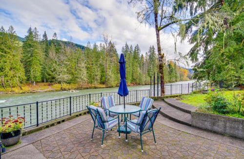 Darrington House | Darrington Home on River w/Mountain Views