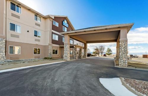 Castle Rock Hotel | Days Inn & Suites by Wyndham Castle Rock