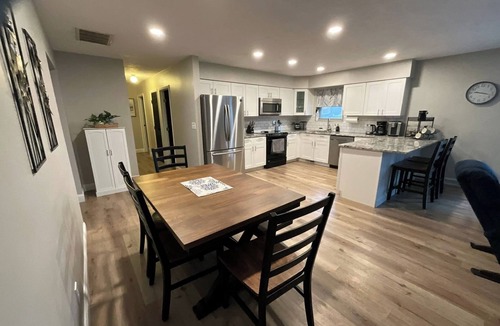 Kettering House | Dayton Kettering 3 bedroom 2 bath ranch garage fireplace outdoor firepit