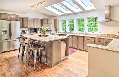 Chimney Rock Cottage | Deck w/Fireplace: Pet-friendly Lake Lure Retreat