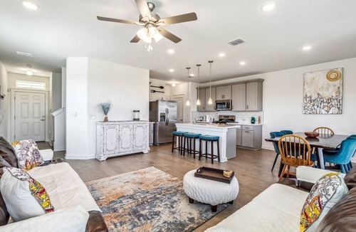 Del Valle House | Del Valle · Pit Stop Retreat | Sleeps 10
