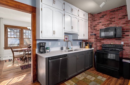 Old Town House | Delightful Downtown Home One Block to Premier Hot Springs