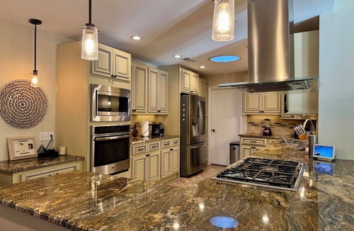 West Oak Hill House | Delightful SW Austin 3 BR/2.5 BA w/Pool
