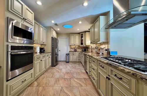 West Oak Hill House | Delightful SW Austin 3 BR/2.5 BA w/Pool