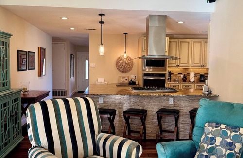 West Oak Hill House | Delightful SW Austin 3 BR/2.5 BA w/Pool