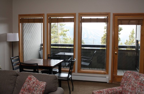 Baldy Mountain Condo | Deluxe Three Bedroom Condo. AMAZING VIEWS. On bus route. Pet friendly.