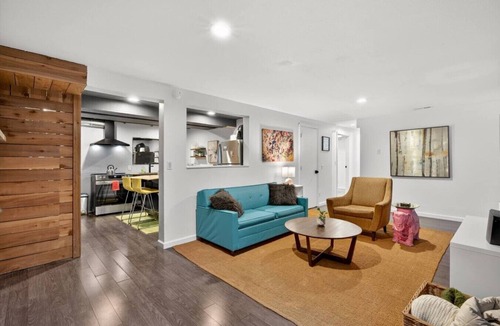 Roxhill Apartment | Deluxe West Seattle Apartment | Sleeps 6 | FIFA