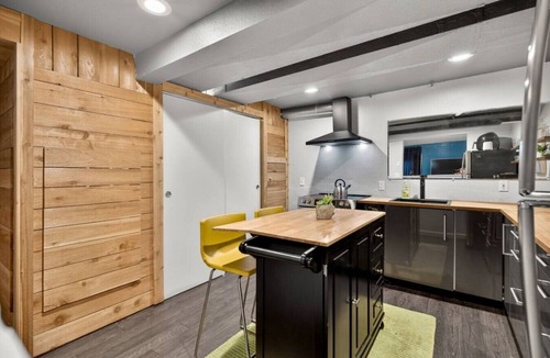 Roxhill Apartment | Deluxe West Seattle Apartment | Sleeps 6 | FIFA