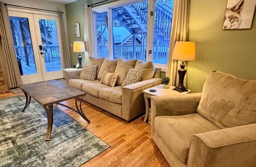 Taku - Campbell House | Denali Heath - A Cozy Riverside Retreat