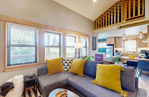 Central Tacoma Apartment | Designer Cottage | Accessible Kitchen & Bathroom | 5 Minutes to Downtown