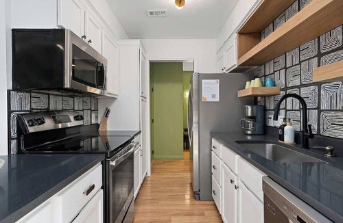 Westfield House | Designer Duplex | Pool, Fire Pit, Near UT Football