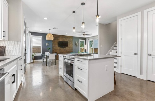 Holly House | Designer Eastside Austin Oasis - Chef's Kitchen & Private Yard with BBQ near Downtown