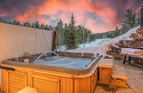 Timber Trail House | Designer Home + Ski in/Ski out + Hot Tub - Epic Retreat