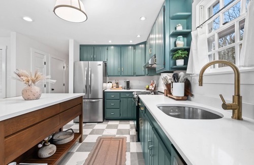 North Conway Cabin | Designer-Renovated North Conway Cabin w/Game Nook & Firepit