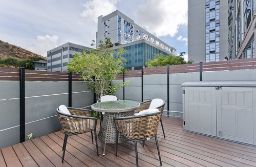 Portlock Condo | Designer Studio in Hawaii Kai! Close to beaches, shopping, and hiking!
