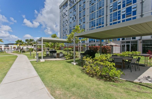 Portlock Condo | Designer Studio in Hawaii Kai! Close to beaches, shopping, and hiking!