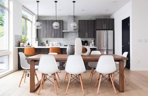 Judkins Park House | Designer Urban Retreat w Rooftop Deck & Fireplace