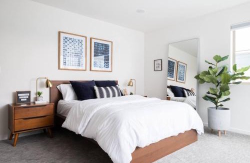 Judkins Park House | Designer Urban Retreat w Rooftop Deck & Fireplace