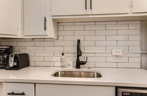 City Park Apartment | Detroit by Modern Midstay/On City Park! #T15
