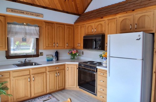 Acton House | Direct Lake frontage yet close to beaches