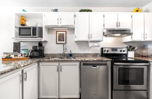 Kailua-Kona Condo | Direct Oceanfront Condo with AC, Amazing Sunsets, Tide Pools, Turtles & Surfers