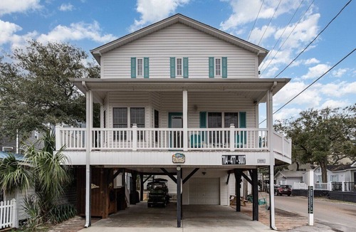 Surfside Beach House | DISCOUNTED: SOME AUGUST WEEKS*SPACIOUS 4 BDM, CLOSE TO OCEAN, LINENS 🌊