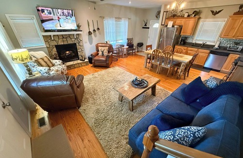 Buck Mountain Cabin | Discover Your Cool Escape 4BR/3BA w/Hot Tub, Game Room, Near West Jefferson