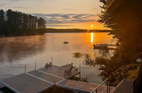 Dryden House | Dock & Views! Lakeside Family Escape in Wilton