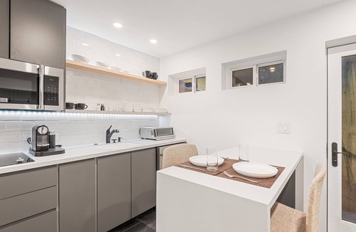 Aspen Apartment | Dog-Friendly Apt w/EV Charger/Walk to Aspen