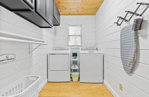 McCaysville Cabin | Dog Friendly Cabin w/Amenities Galore! Frisbee Golf - Gym - Ping Pong - Creek