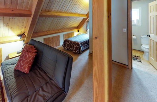 Alyeska Ski Chalet | Dog-friendly chalet w/ deck & views in great location - walk to lifts