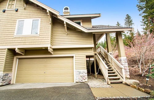 Ronald Condo | Dog-friendly condo with fireplace &WiFi - paid-access to pool & hot tub