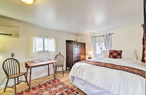 San Cristobal Apartment | Dog-Friendly Eco Cabin - 20 Mi to Taos Ski!