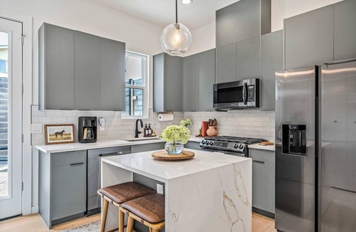 South Manchaca House | Dog-Friendly Home Near South Congress & Fire Pit